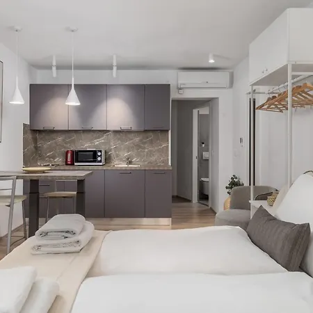 Main Street 2 Apartment *