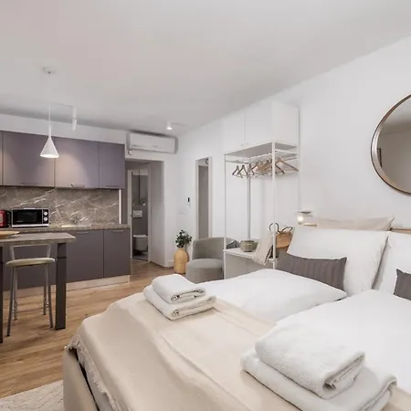 Main Street 2 Apartment