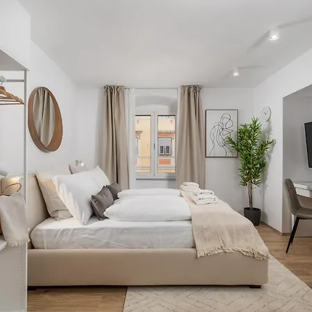 Main Street 2 Apartment *
