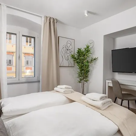 Main Street 2 Apartment