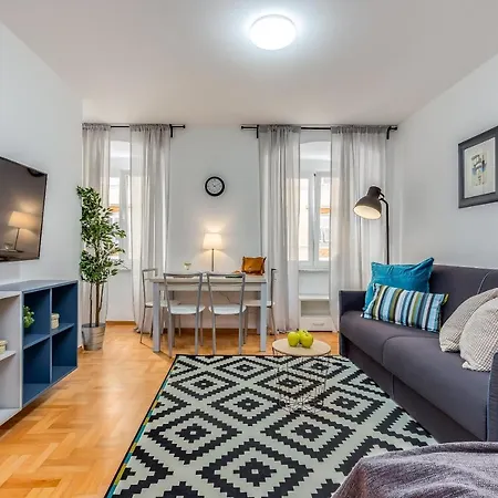 Main Street 2 Apartment