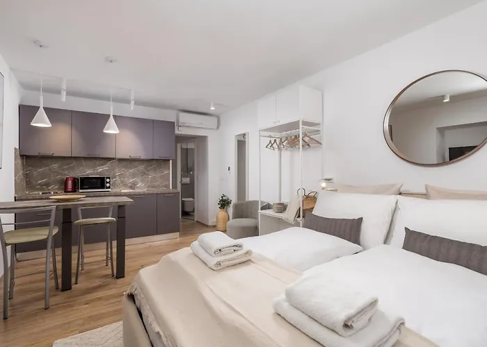 Main Street 2 Apartment