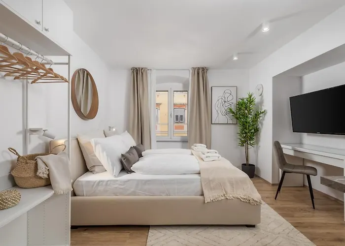 Main Street 2 Apartment *