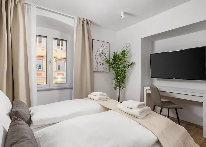 Main Street 2 Apartment