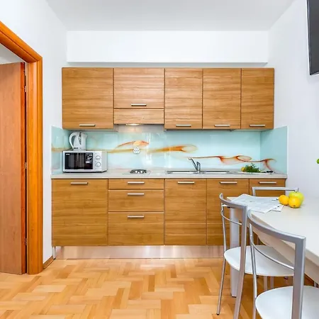 Main Street 2 Apartment